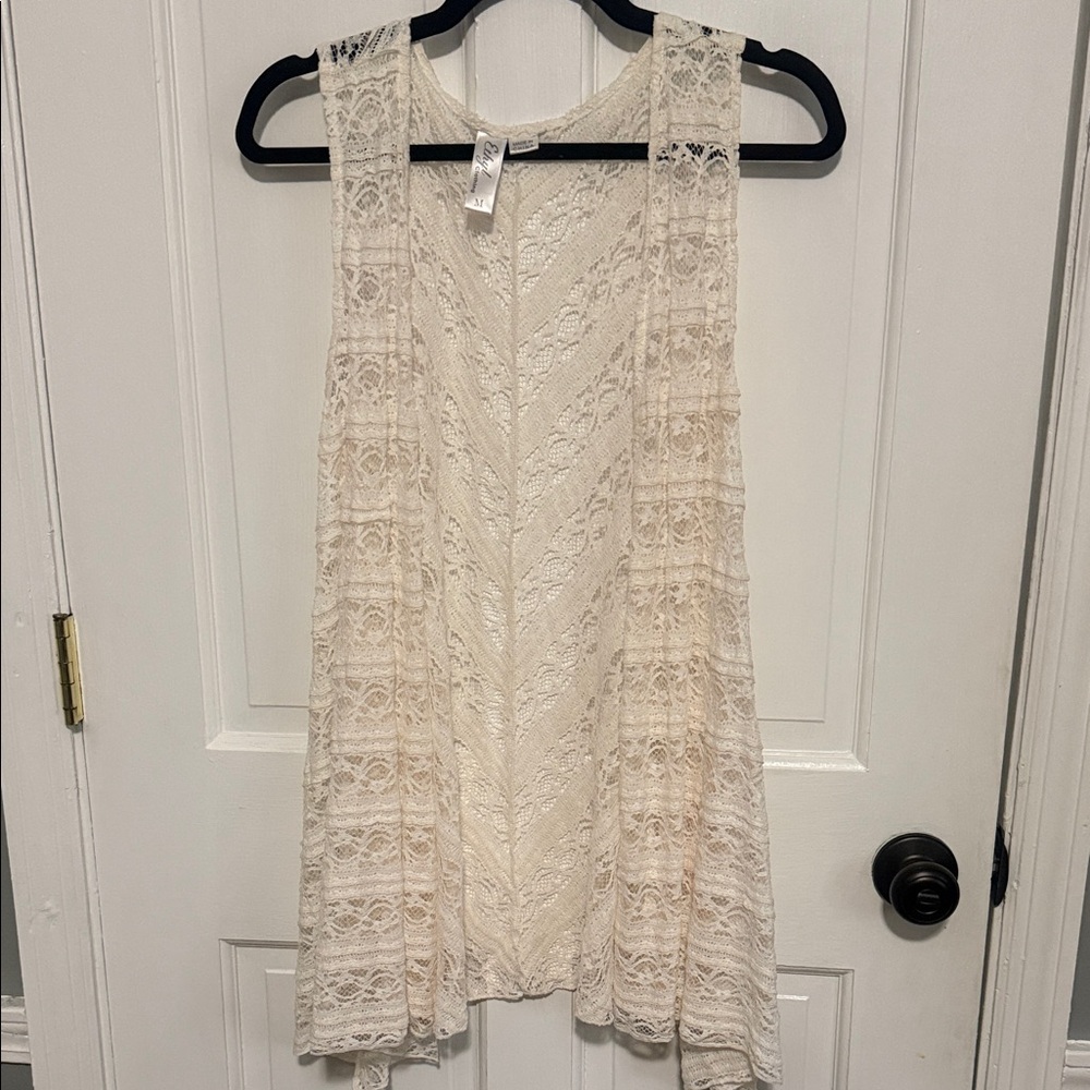 Sleeveless Lace Open-Front Vest in Cream